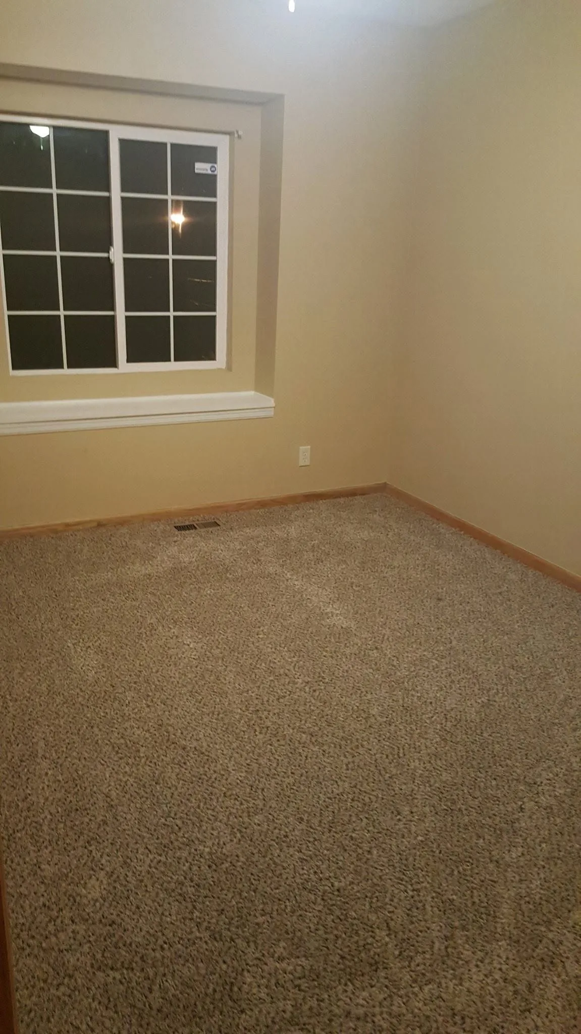 Newly installed carpet in an empty Omaha, NE bedroom after a one-day floor installation